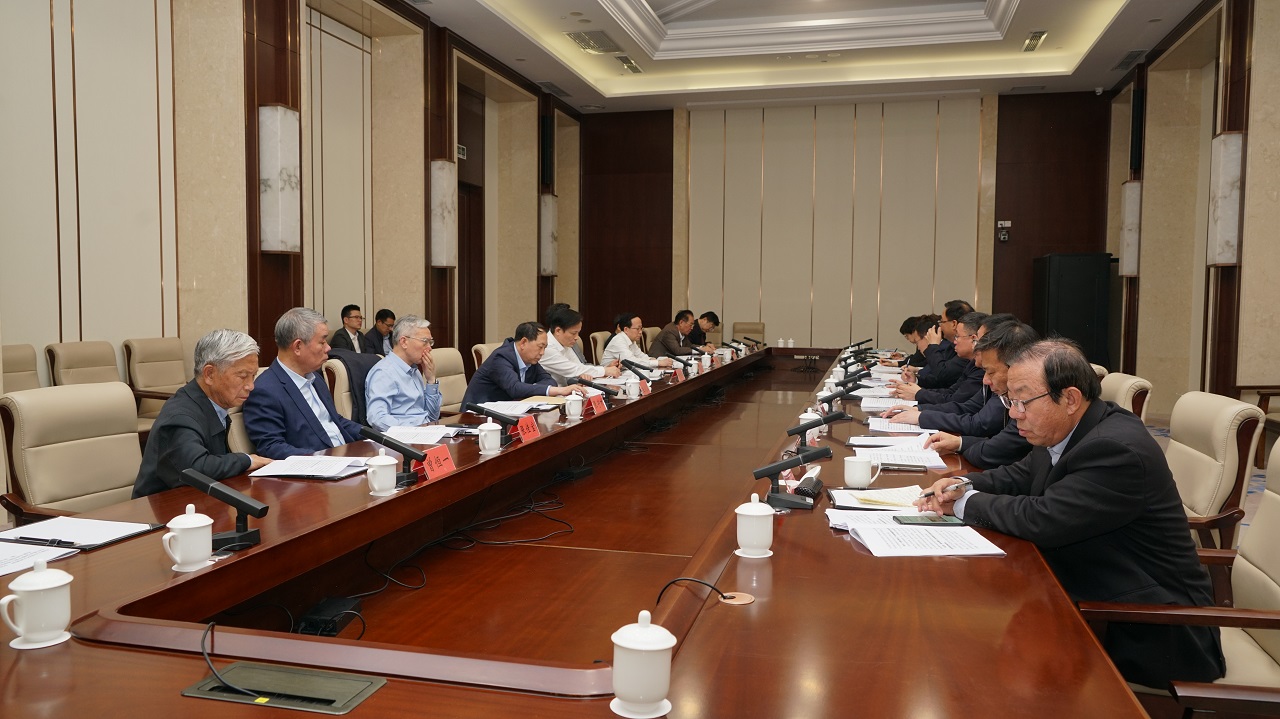 龙8long8812 内蒙古自治区人民政府合作协议签约暨中国工程科技发展战略内蒙古研究院揭牌成立